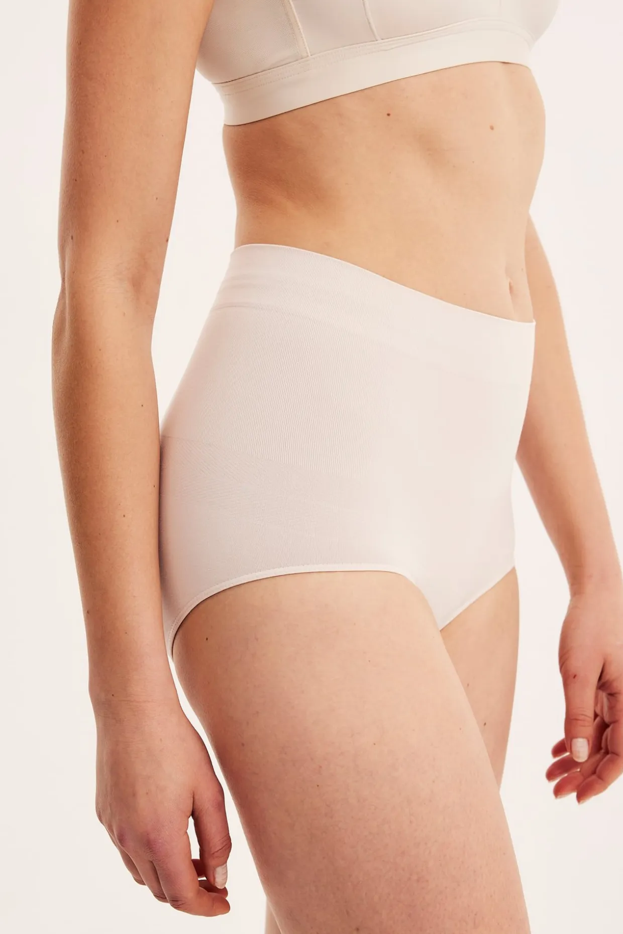 Alushousut seamless medium shape | Vaaleanbeige | Naiset | Kappahl