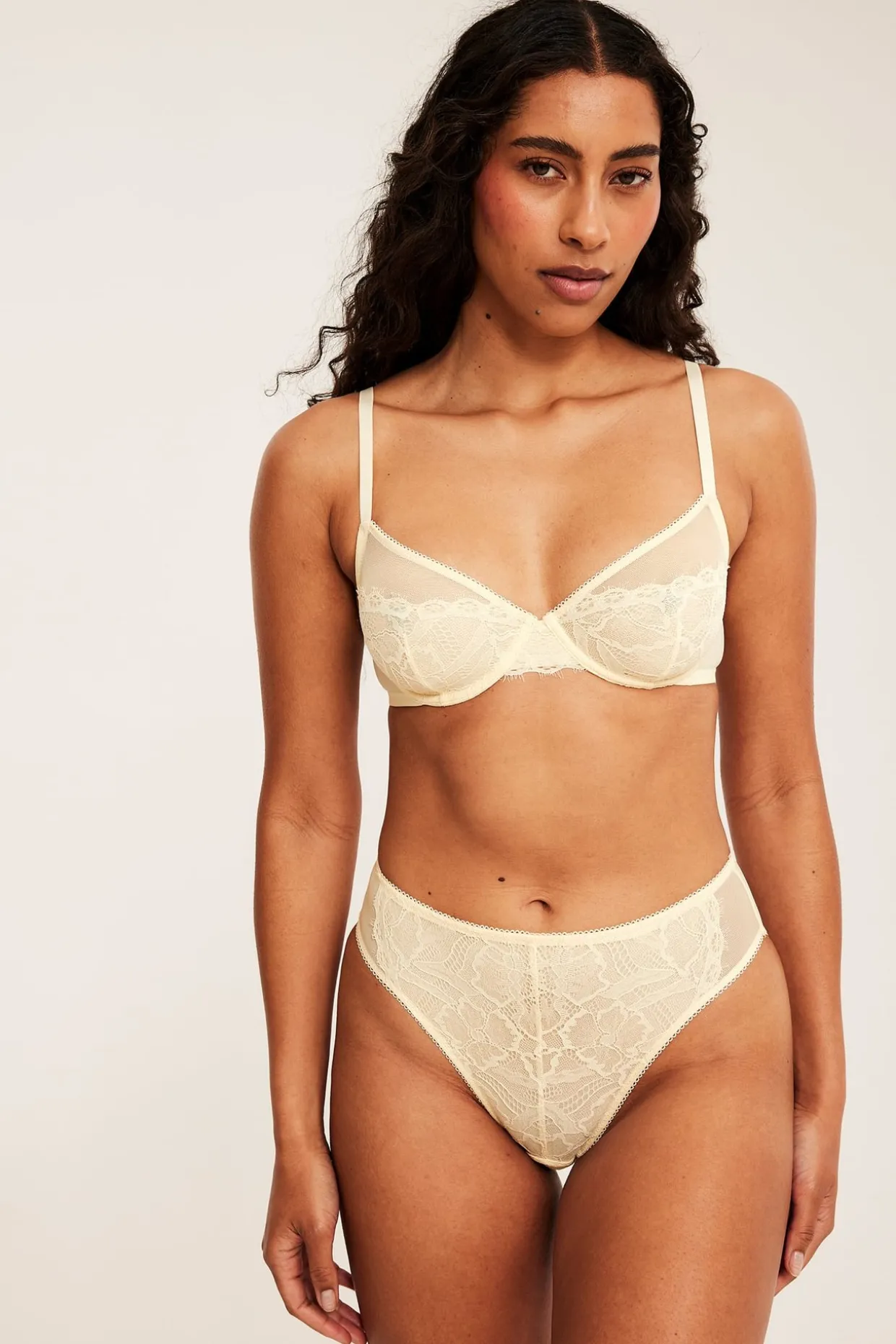 Brasilialaismalliset pitsipikkuhousut | Beige | Naiset | Kappahl