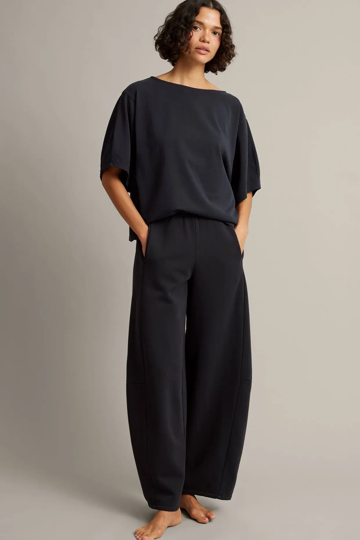 Collegehousut barrel fit | Musta | Naiset | Kappahl