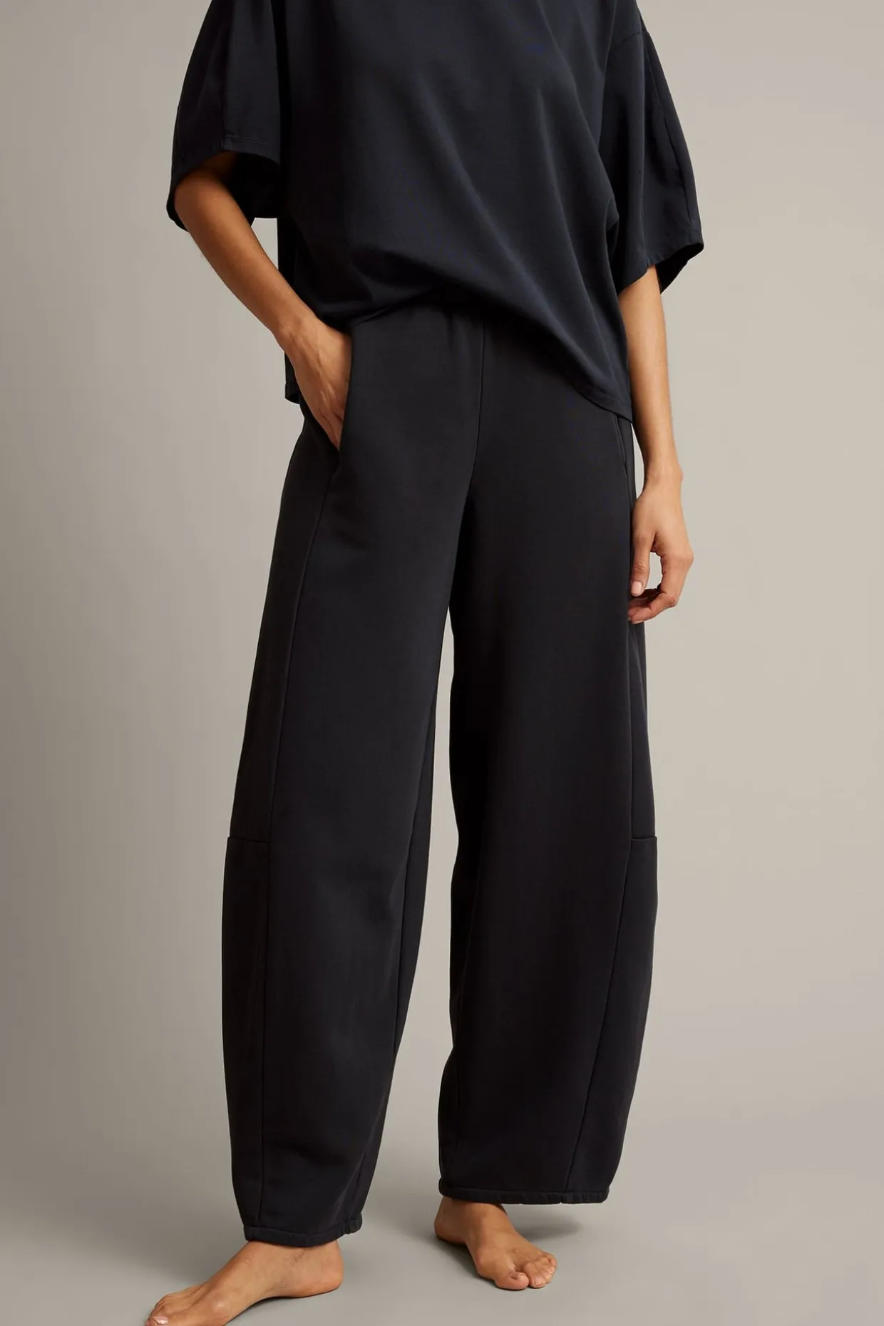 Collegehousut barrel fit | Musta | Naiset | Kappahl