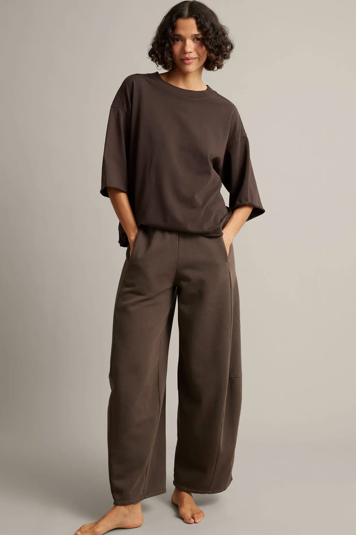 Collegehousut barrel fit | Tummanruskea | Naiset | Kappahl
