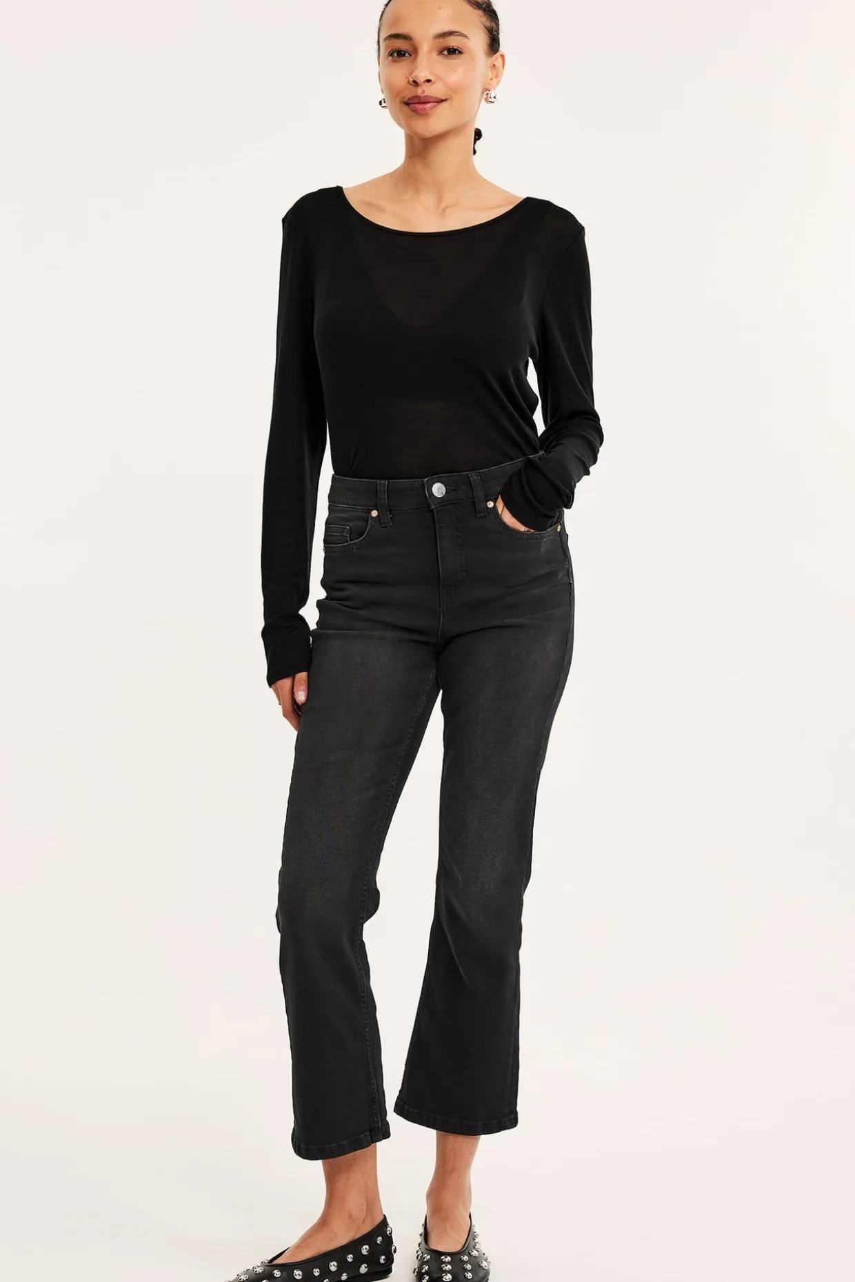 Cropped flare jeans regular waist | Pesty musta denim | Naiset | Kappahl