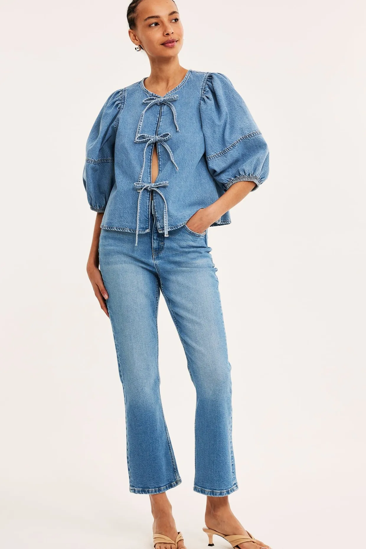 Cropped flare jeans regular waist | Vaalea denim | Naiset | Kappahl
