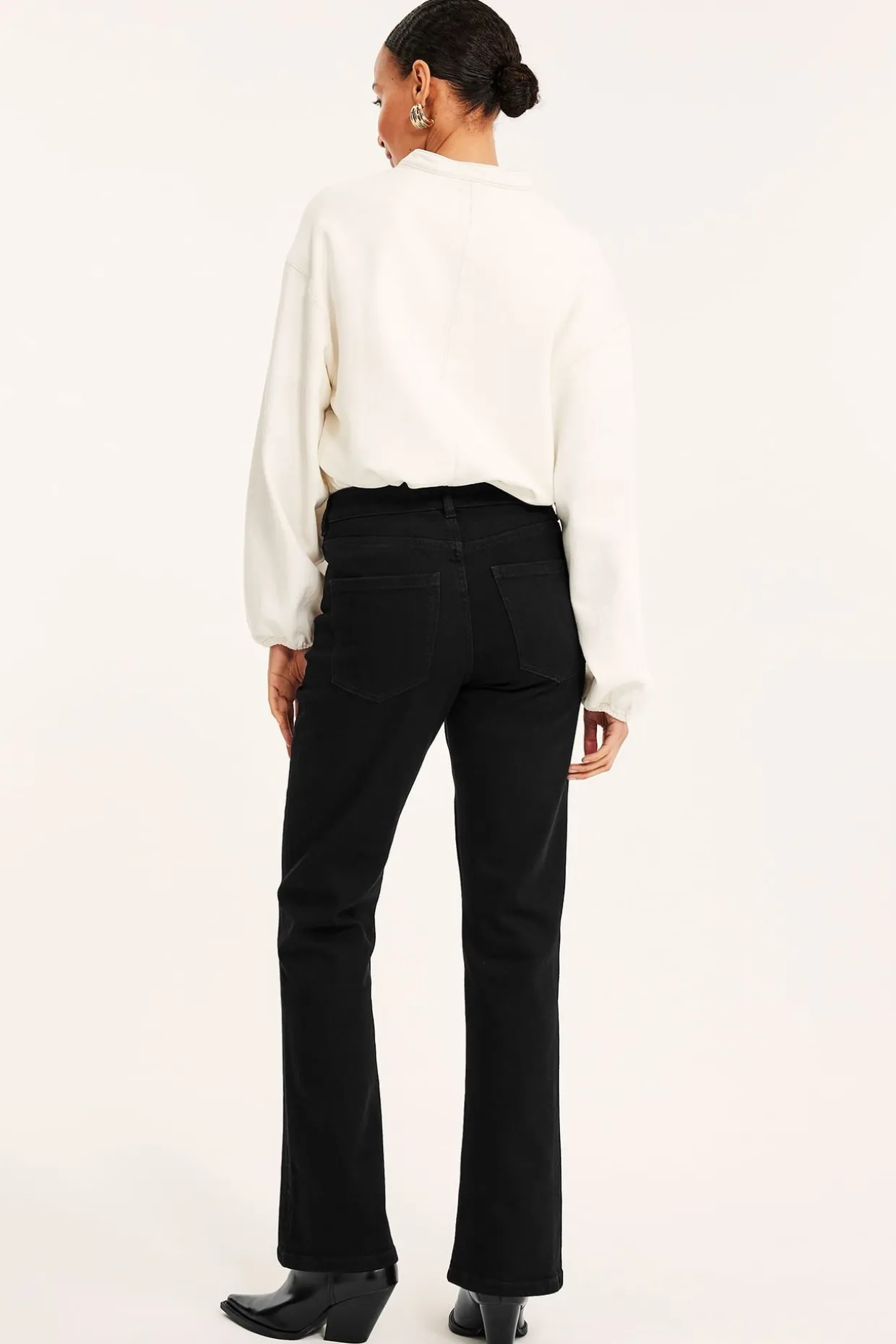 Flare jeans regular waist | Musta denim | Naiset | Kappahl
