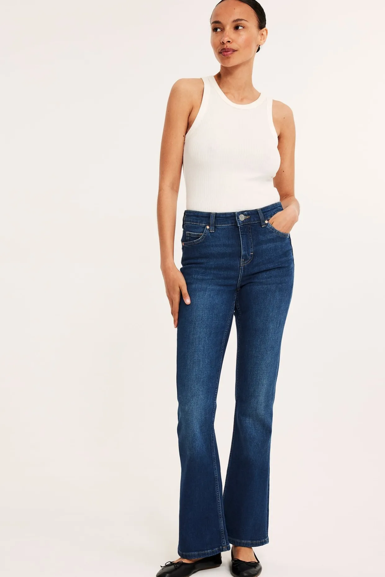 Flare jeans regular waist | Tumma denim | Naiset | Kappahl
