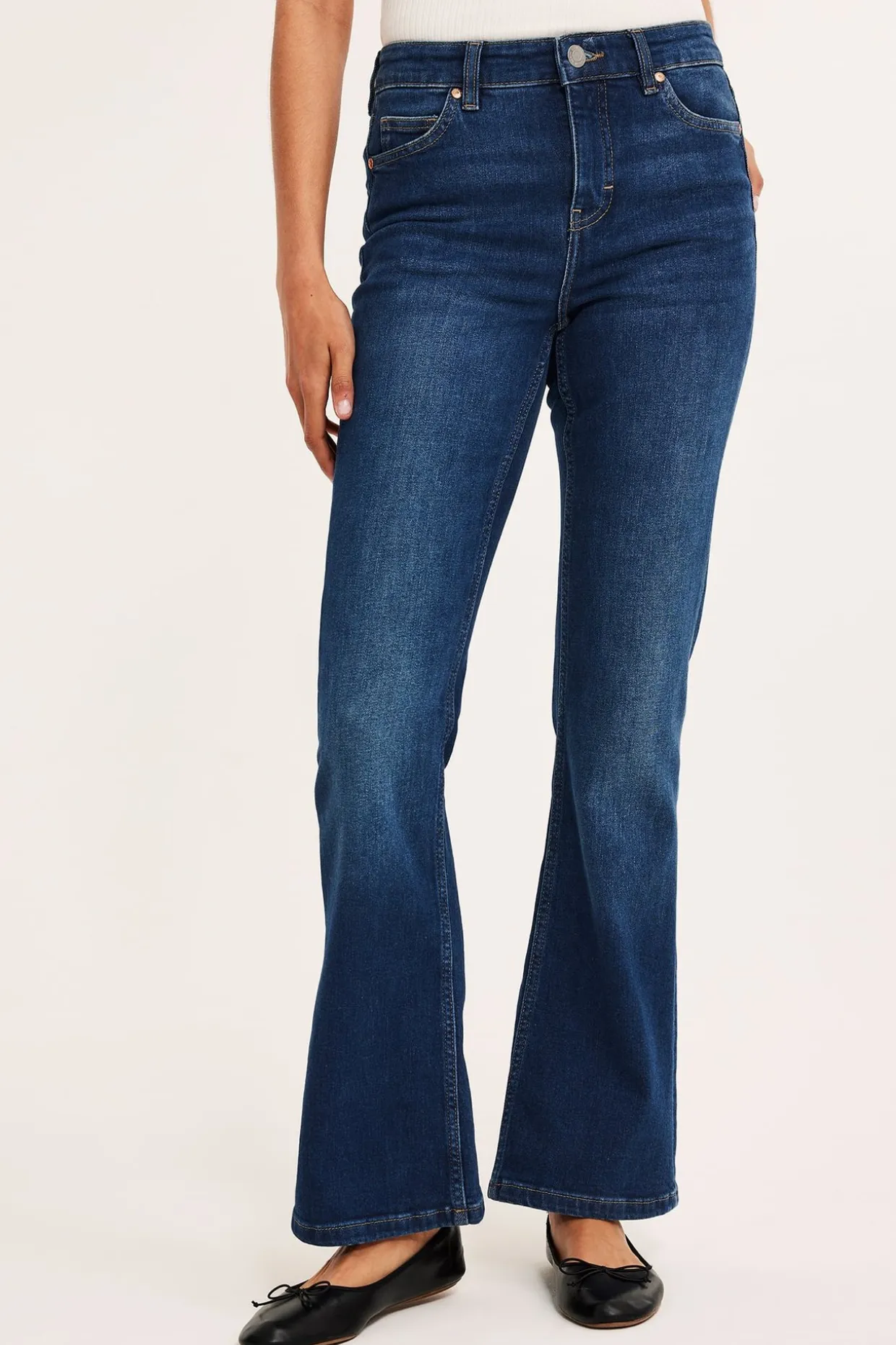 Flare jeans regular waist | Tumma denim | Naiset | Kappahl