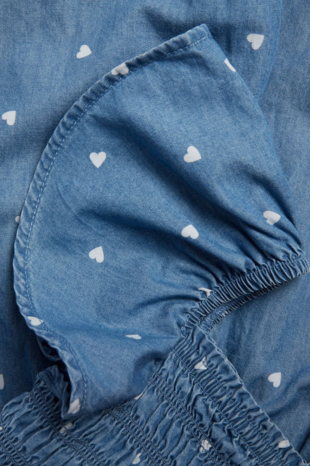 Haalariasu, jossa sydänkuviointi ja röyhelöhihat | Vaalea denim | Lapset | Kappahl