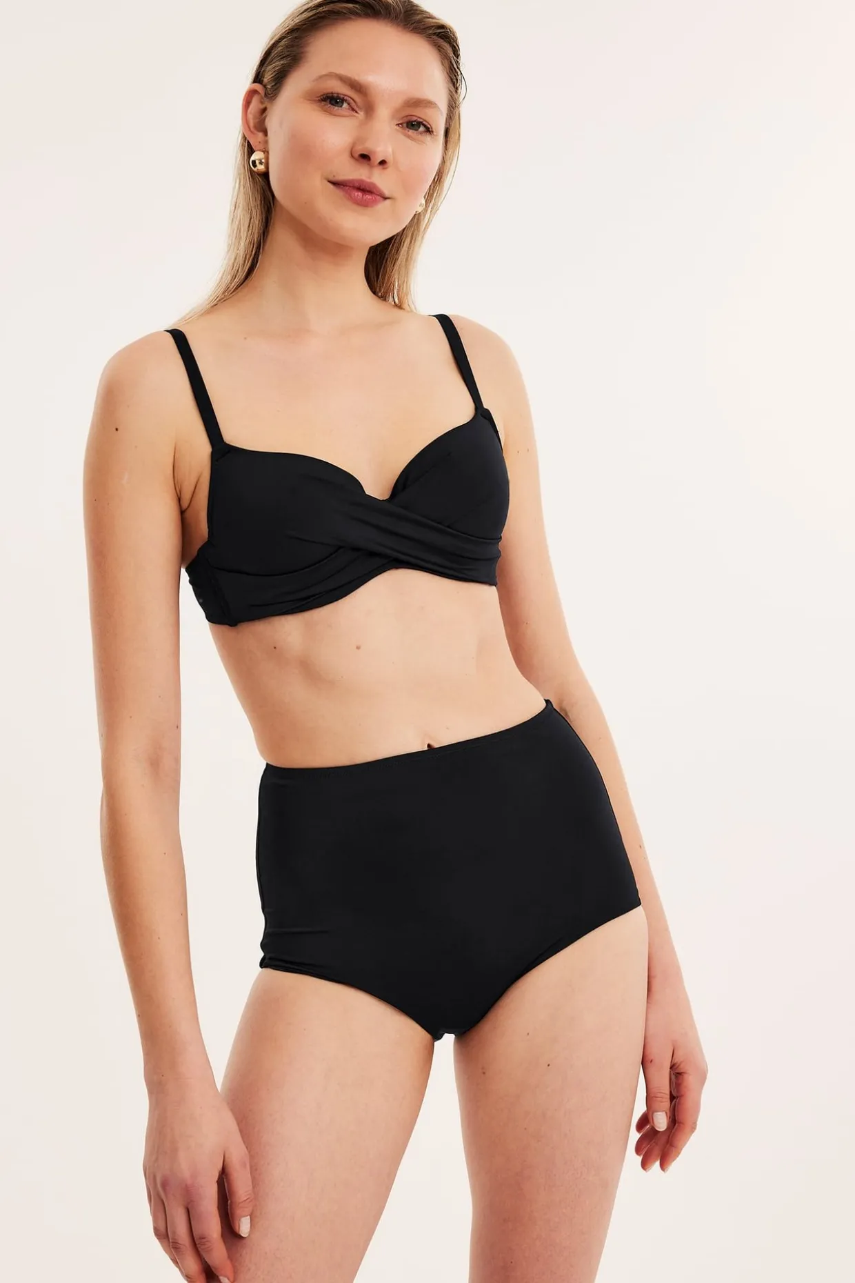 Kietaisumallinen bikiniyläosa | Musta | Naiset | Kappahl