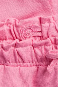 Lyhyet shortsit, joissa on rusetti ja mansikkabrodeeraus | Pinkki | Lapset | Kappahl