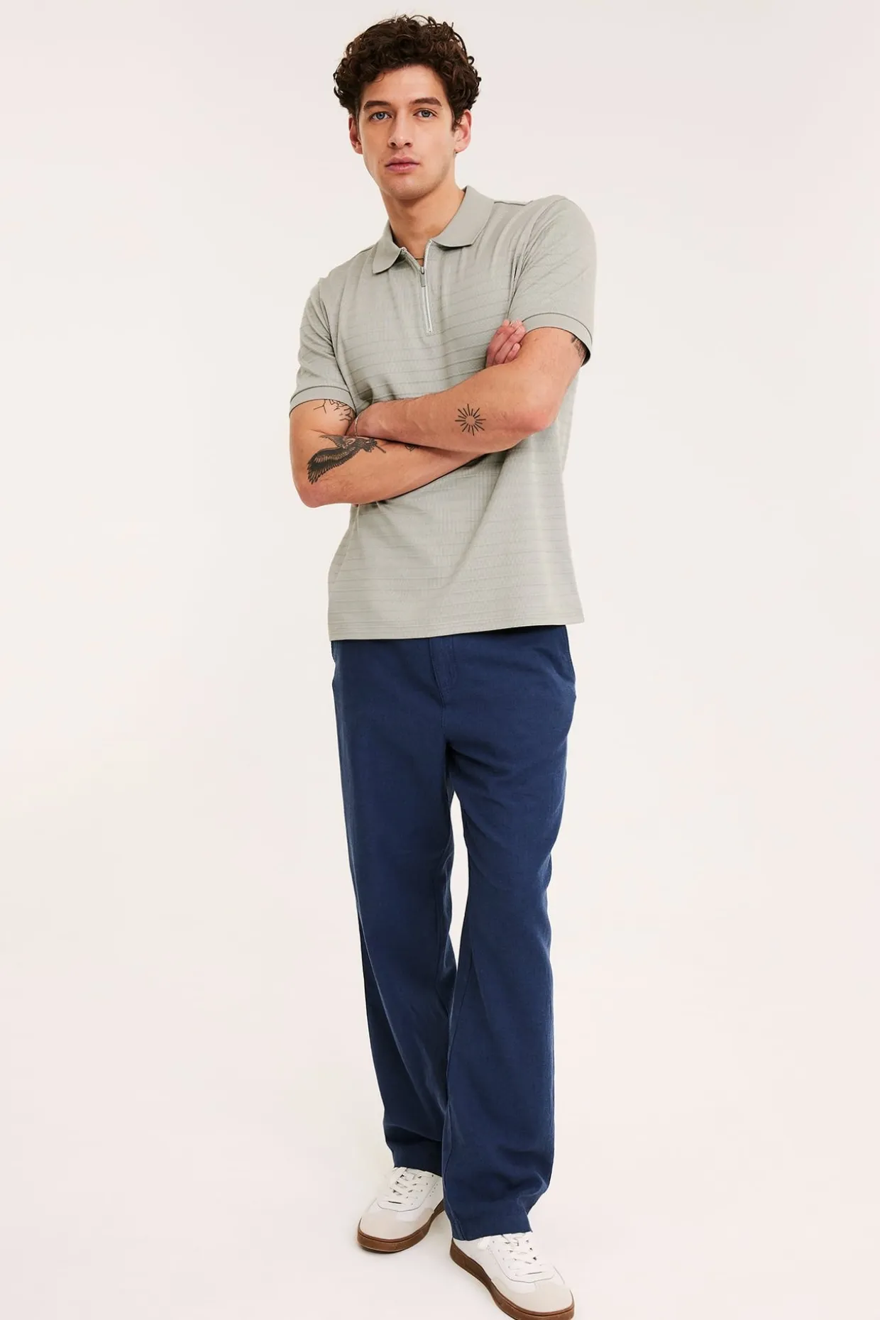 Lyhythihainen vetoketjullinen paita