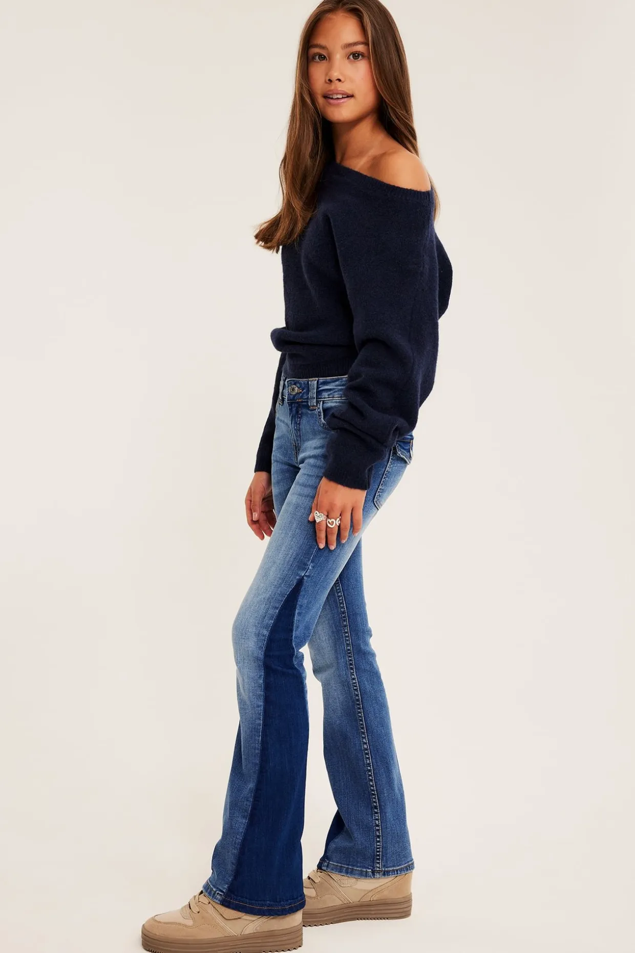 Matalavyötäröiset bootcut-farkut, joissa on kaksiväriset lahkeet | Vaalea denim | Lapset | Kappahl