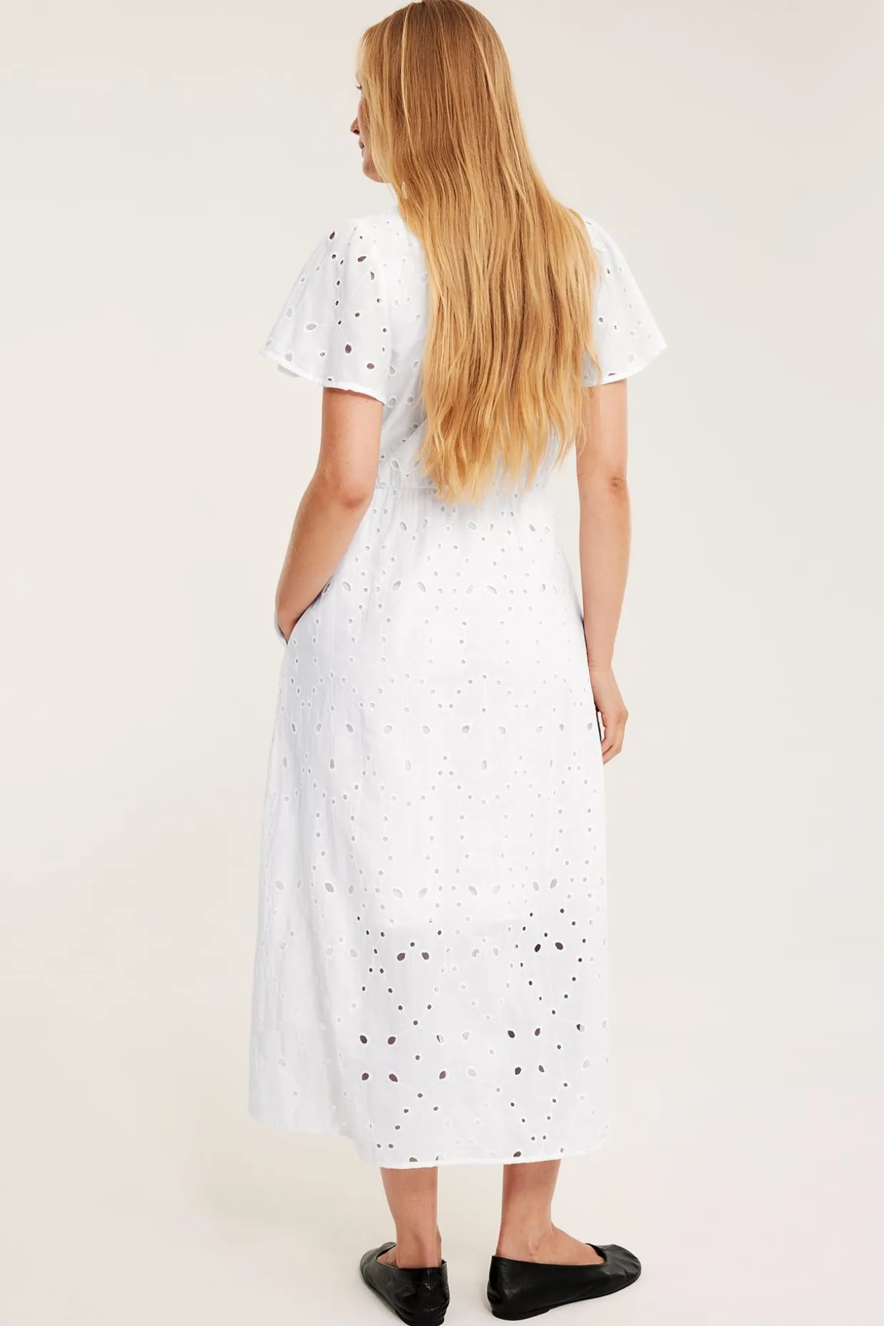 Mekko, jossa on englantilaista kirjontaa | Valkoinen | Naiset | Kappahl