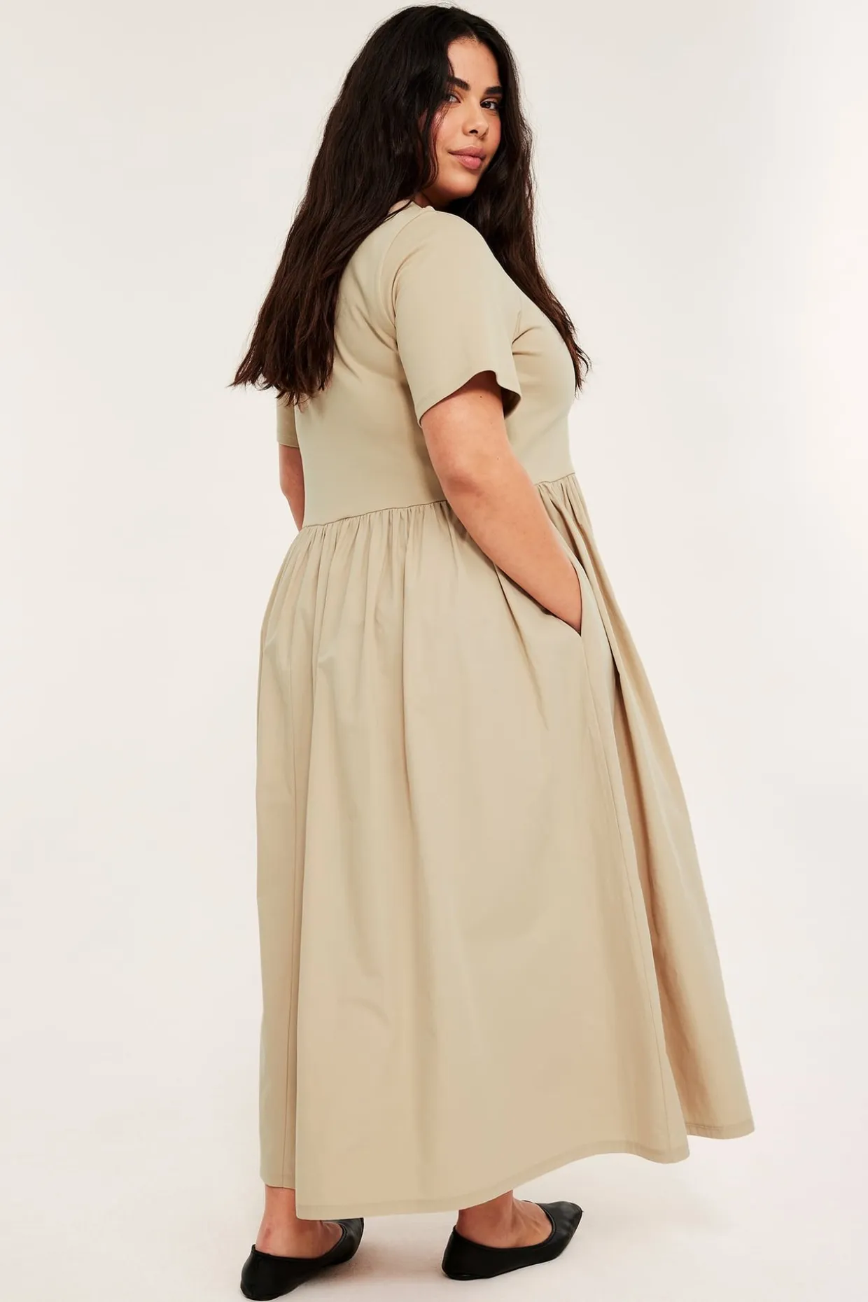 Mekko, jossa on levenevä hameosa | Beige | Naiset | Kappahl