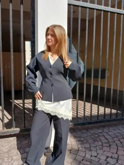 Neuletakki, jossa on kavennettu vyötärö | Musta | Naiset | Kappahl