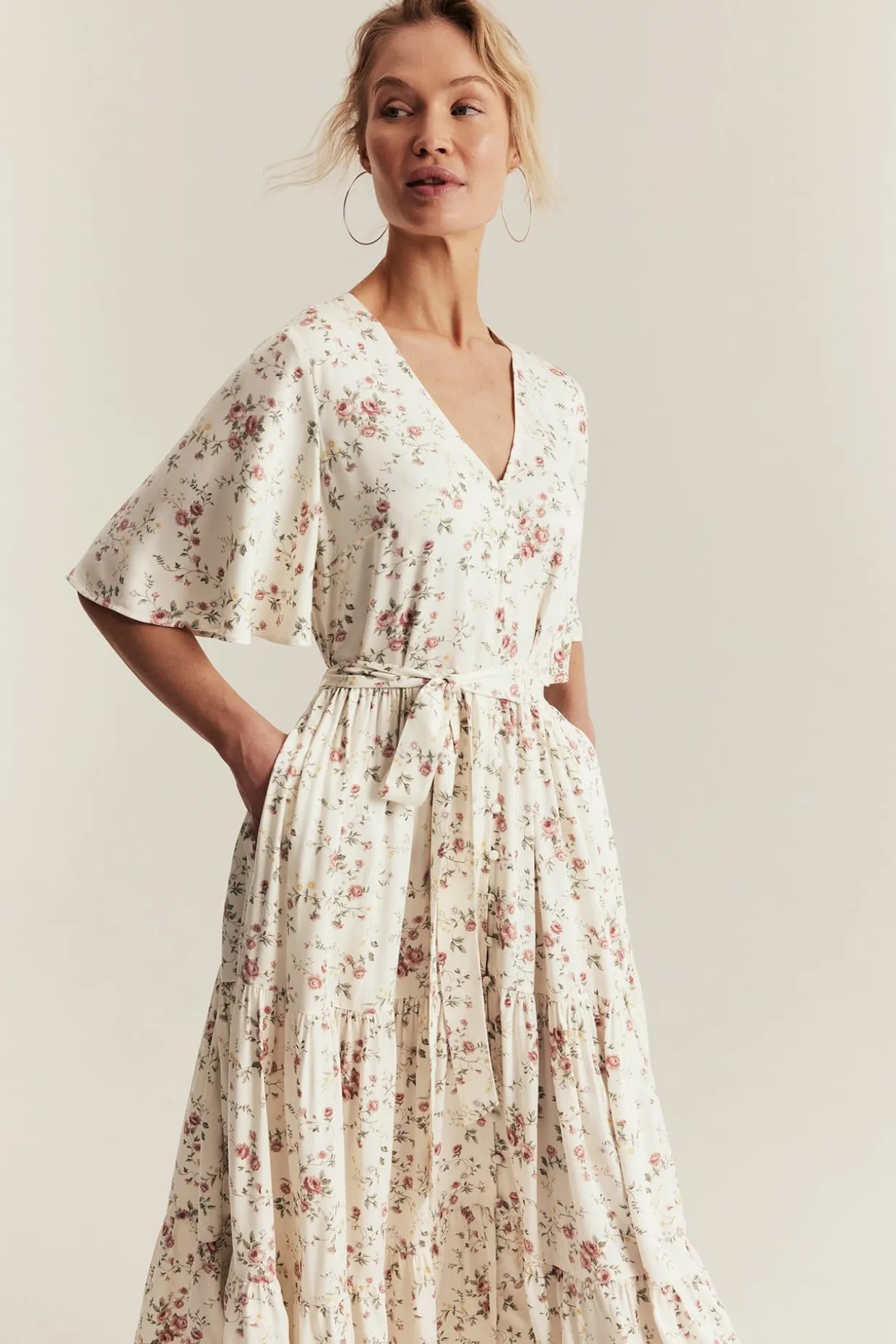Newbie Woman -malliston kukkakuvioinen mekko | Luonnonvalkoinen | Lapset | Newbie
