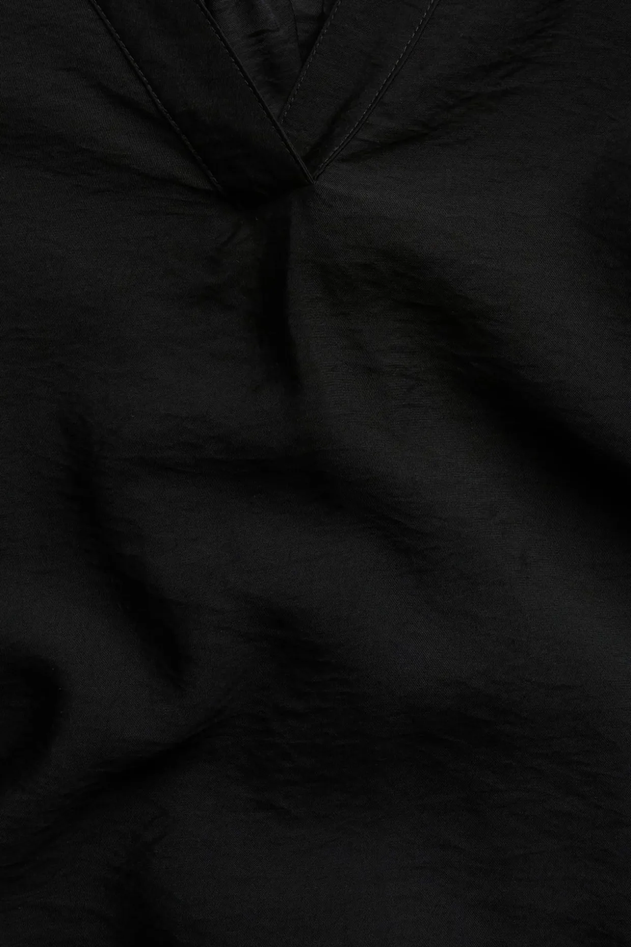 Paitapusero, jossa on puhvihihat. | Musta | Naiset | Kappahl