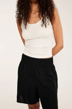 Pellavasekoitetta olevat shortsit | Musta | Naiset | Kappahl
