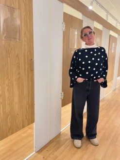 Pilkullinen satiinipusero | Musta | Naiset | Kappahl