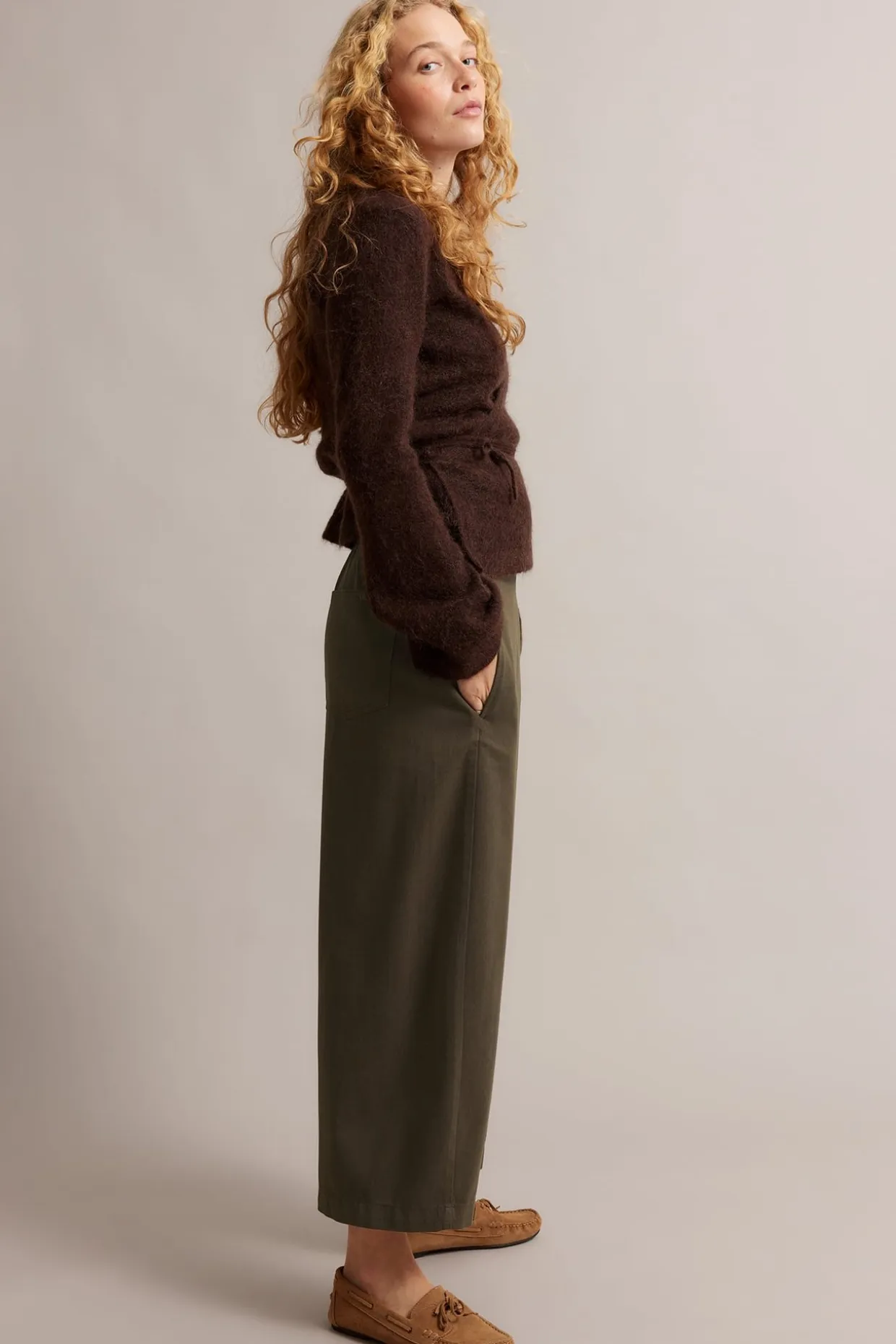 Pull on -housut barrel fit | Tummanruskea | Naiset | Kappahl