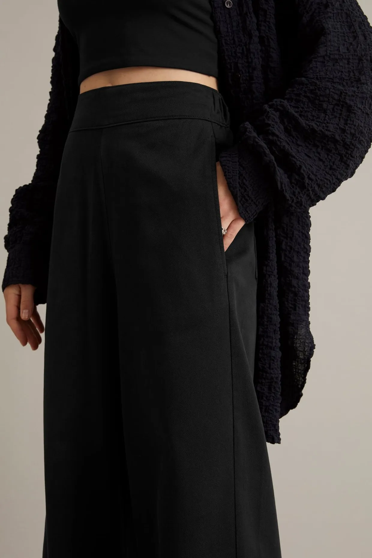 Pull-on-housut wide fit | Musta | Naiset | Kappahl