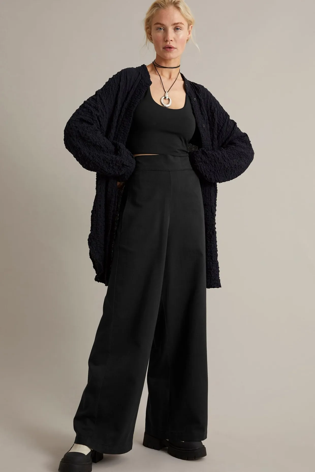 Pull-on-housut wide fit | Musta | Naiset | Kappahl