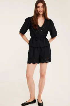 Puuvillapopliinishortsit, joissa on brodeerattu reuna