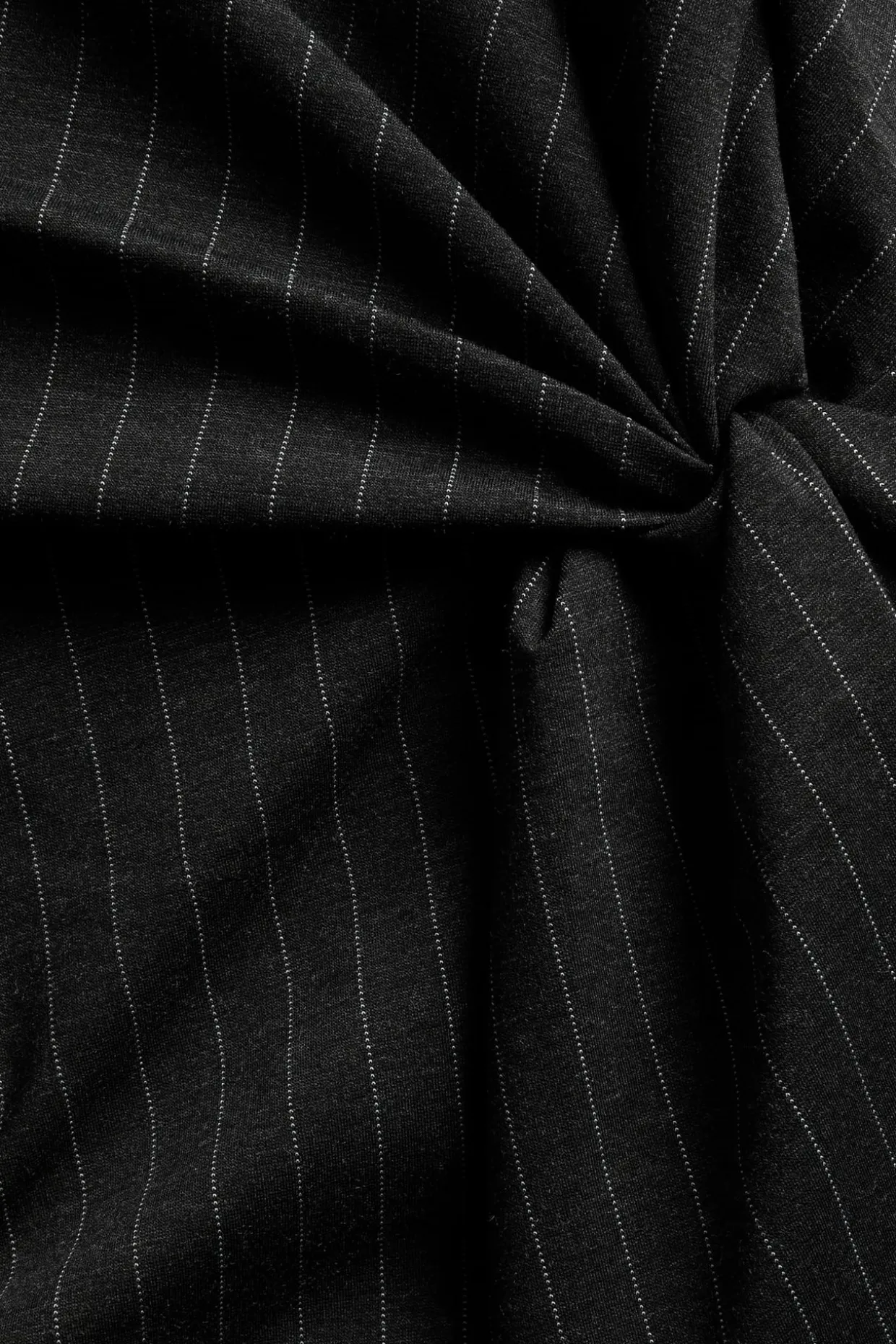 Raidallinen drapeerattu mekko, jossa on solmittava yksityiskohta | Tummanharmaa | Naiset | Kappahl