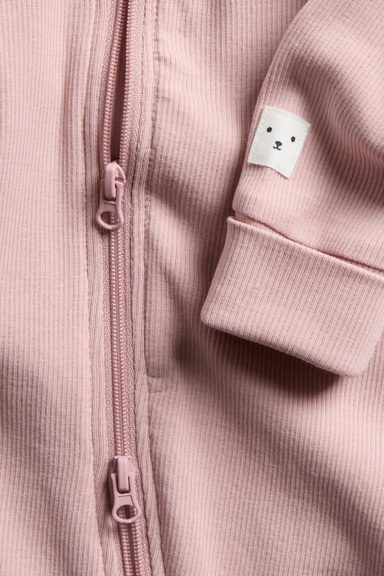 Ribattu haalariasu, jossa on käännettävät resorit. | Pinkki | Vauvat | Kappahl