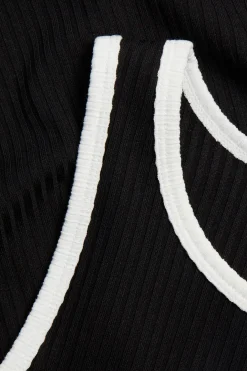 Ribattu toppi kontrastireunuksilla | Musta | Naiset | Kappahl