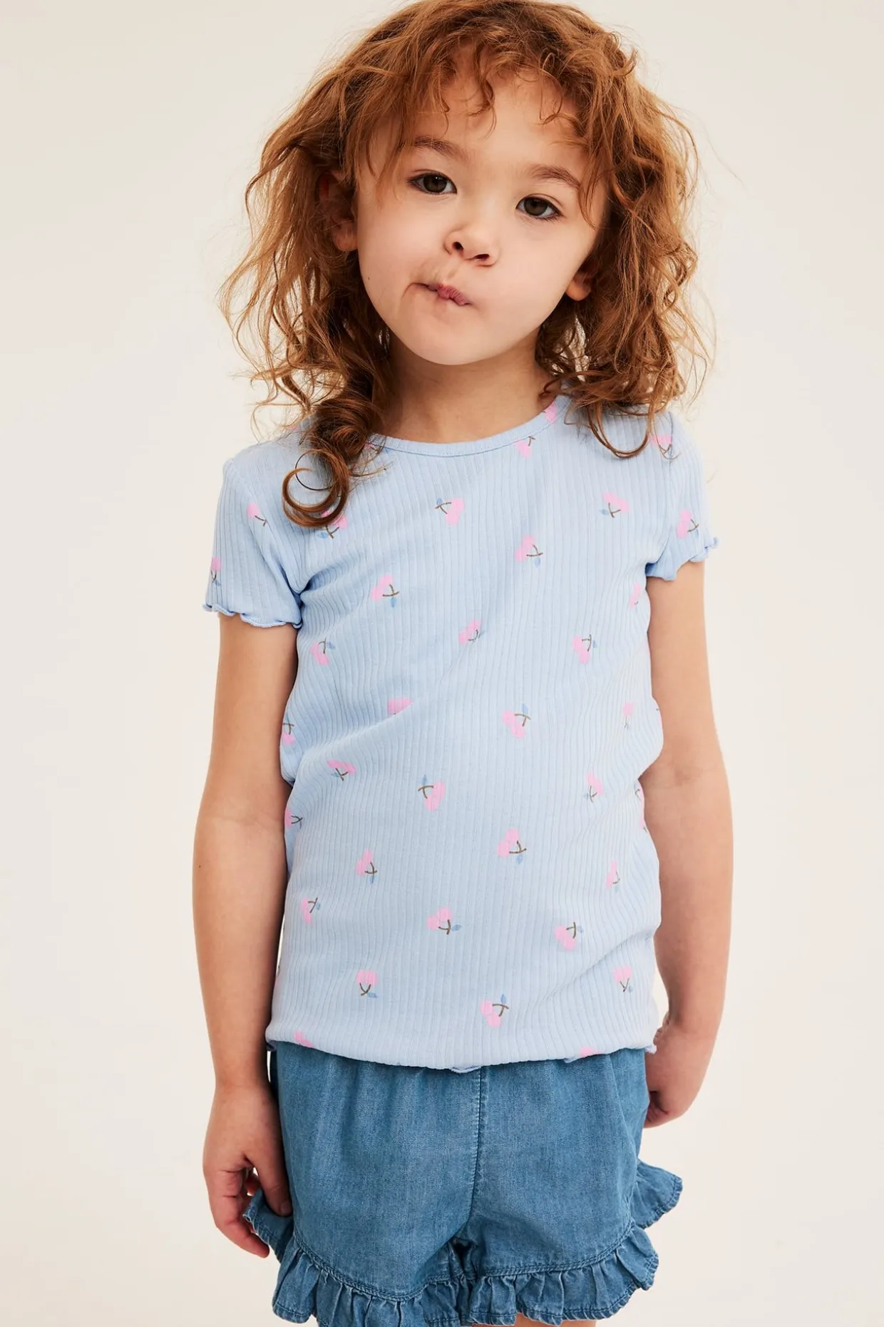 Röyhelöreunaiset farkkushortsit | Vaalea denim | Lapset | Kappahl