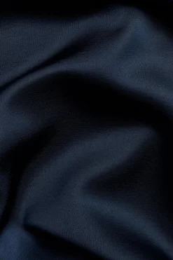 Satiinimekko pitsiyksityiskohdilla
