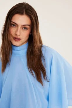 Sifonkipaita, jossa on cape-siluetti | Vaaleansininen | Naiset | Kappahl