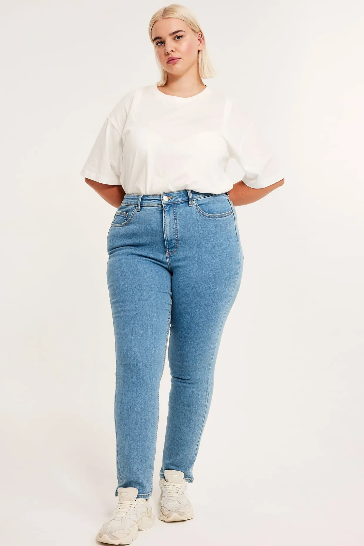 Slim Jeans High Waist | Vaalea denim | Naiset | Kappahl