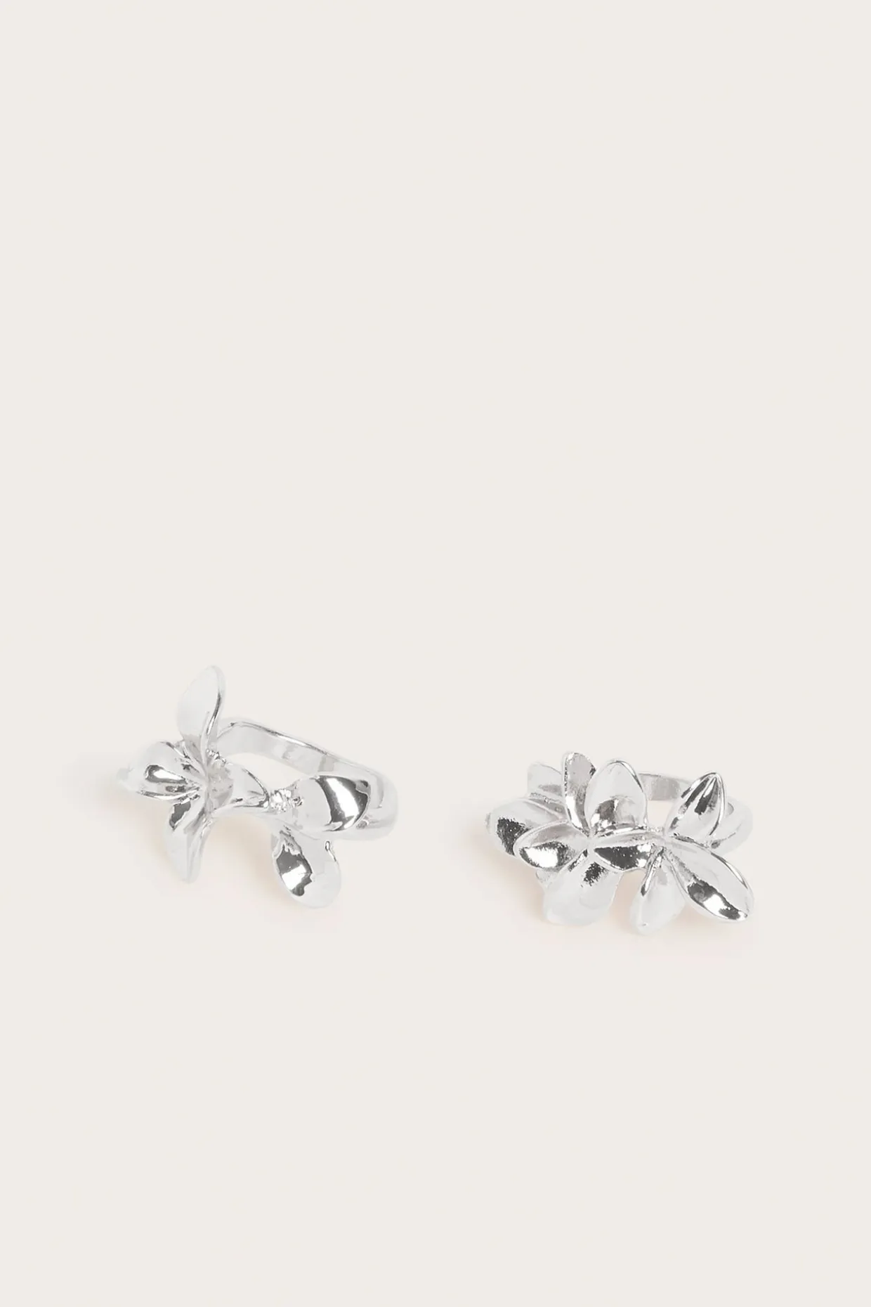 Sormukset, joissa on veistokselliset kukan terälehdet, 2-pack | Hopea | Naiset | Kappahl