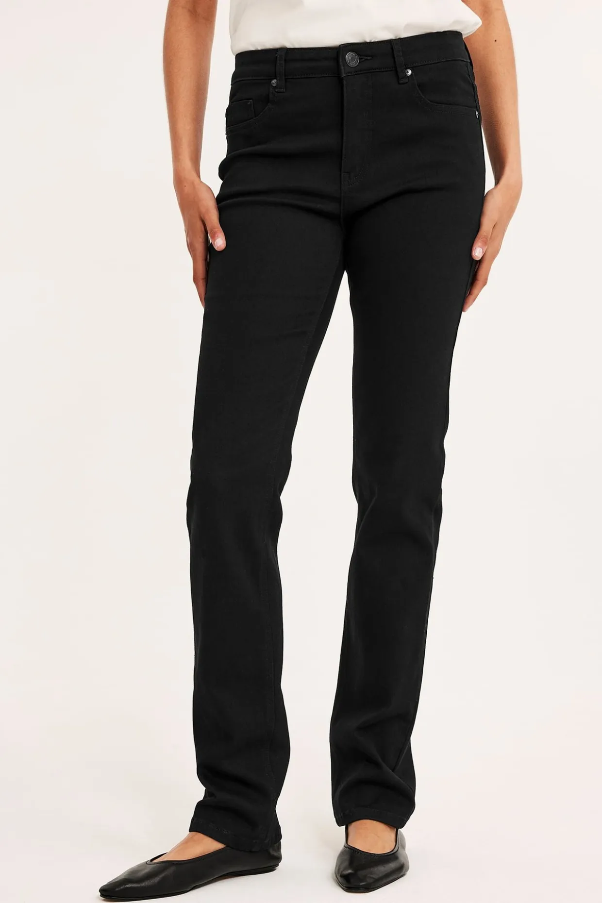 Straight jeans mid waist long leg | Musta denim | Naiset | Kappahl