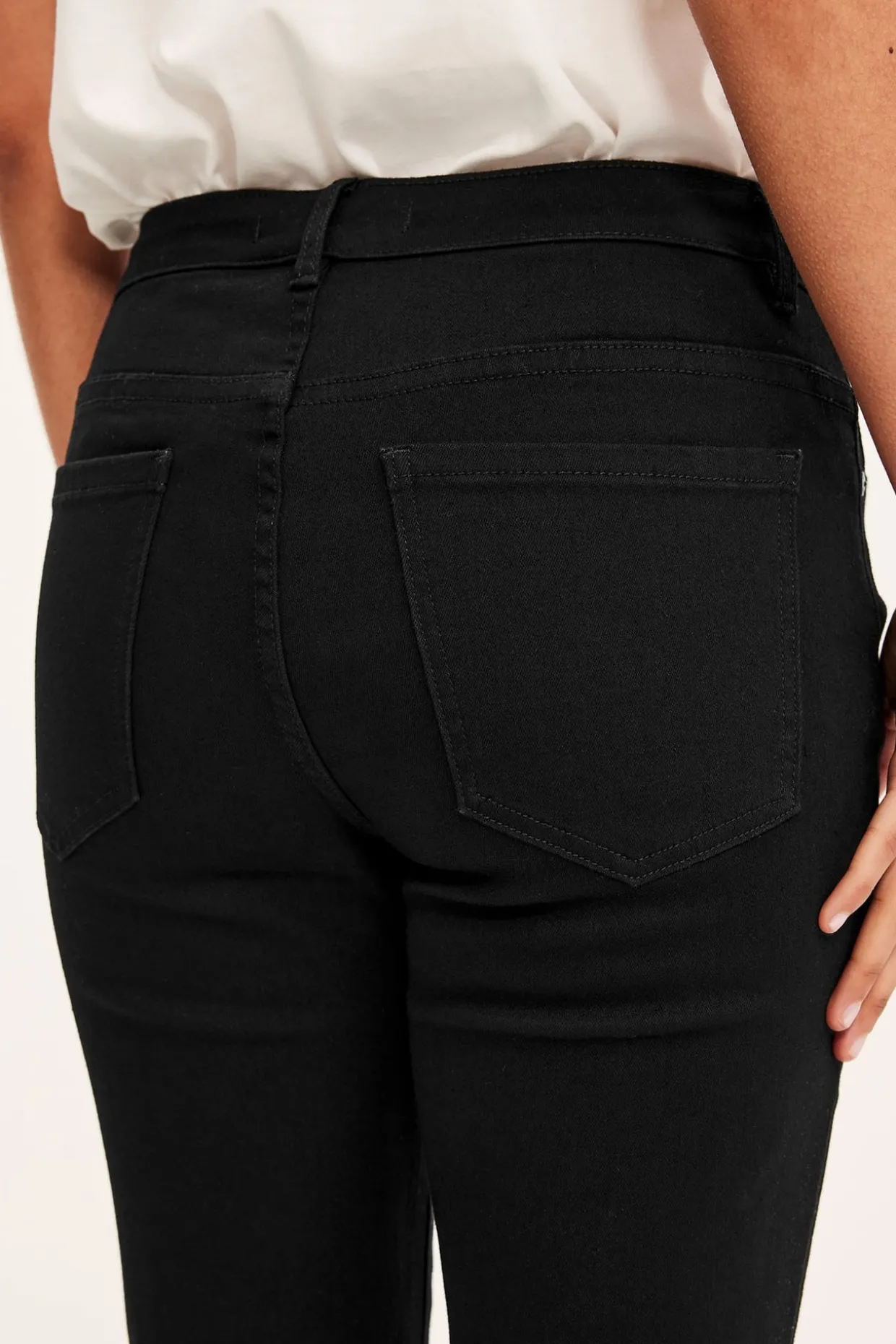 Straight jeans mid waist long leg | Musta denim | Naiset | Kappahl