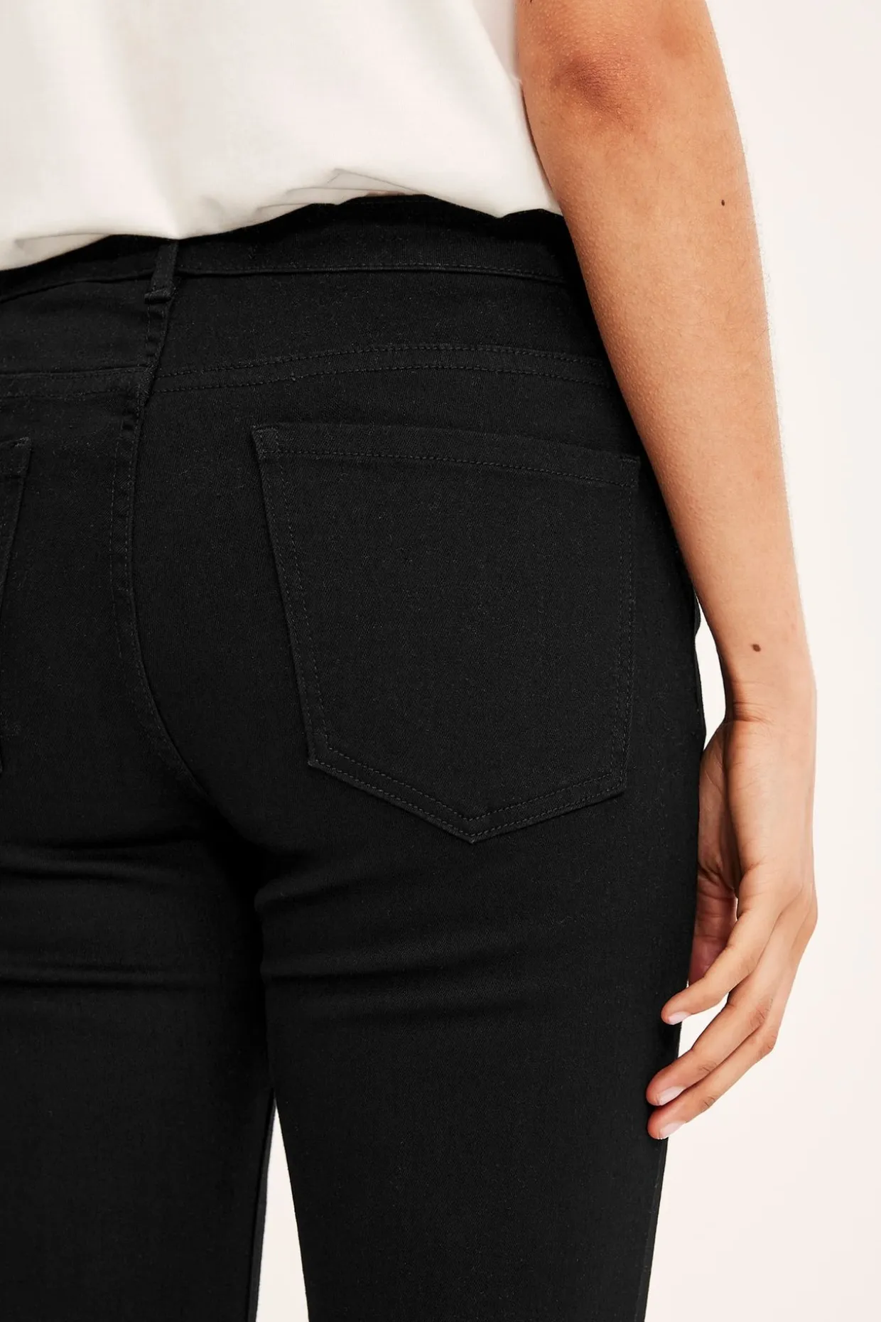 Straight jeans mid waist | Musta | Naiset | Kappahl