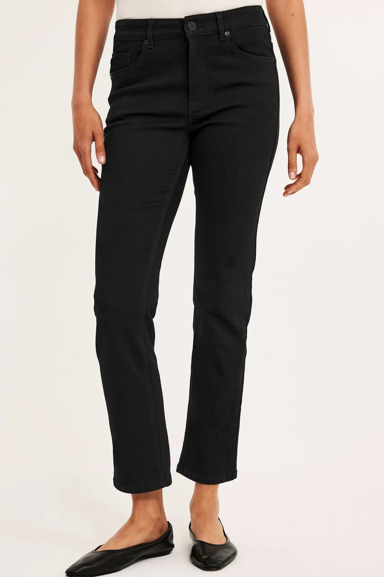 Straight jeans mid waist short leg | Musta | Naiset | Kappahl