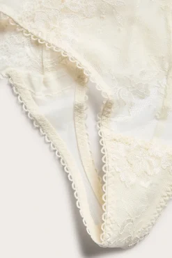 Stringit pitsiyksityiskohdilla | Luonnonvalkoinen | Naiset | Kappahl