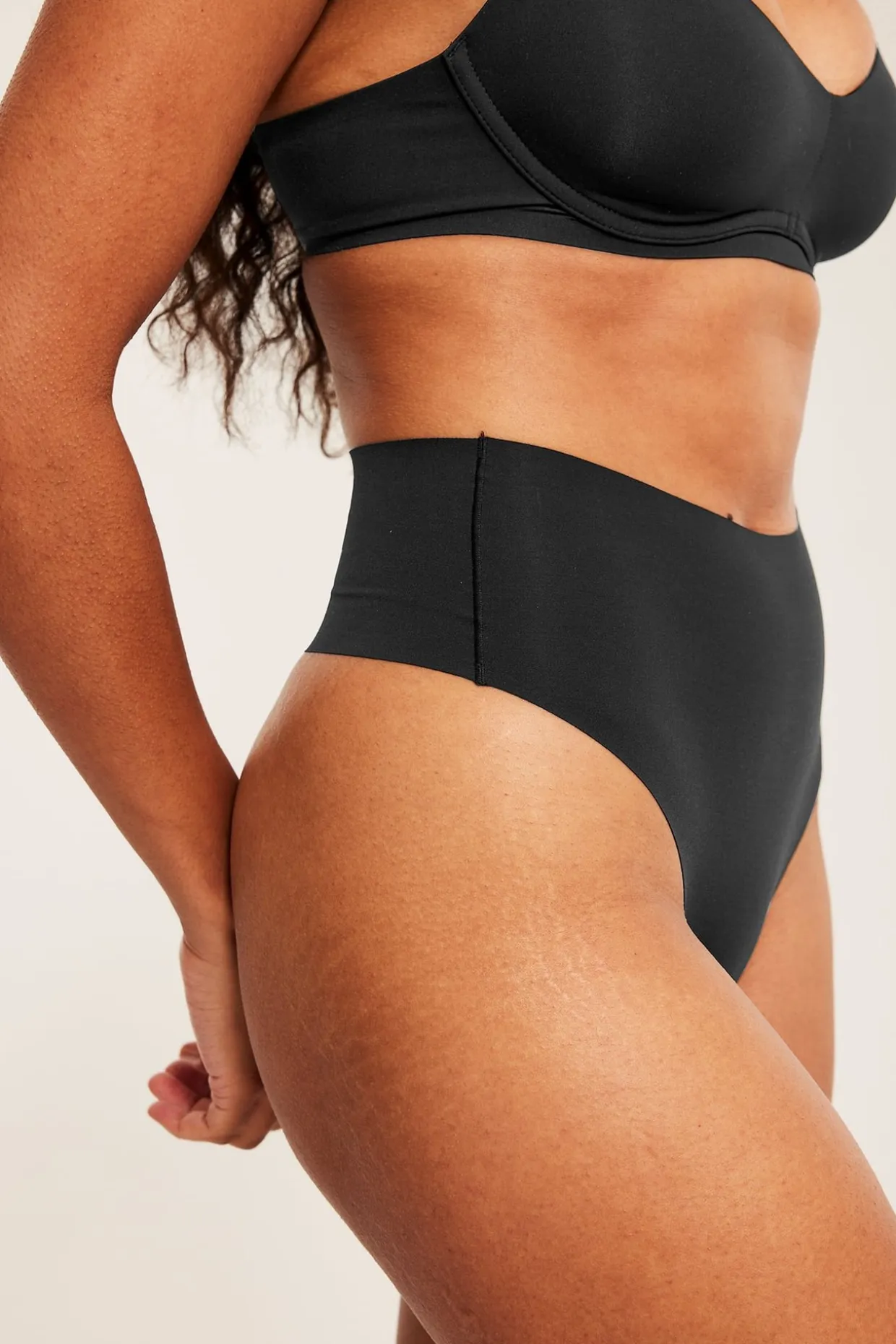Stringit seamless light shape | Musta | Naiset | Kappahl