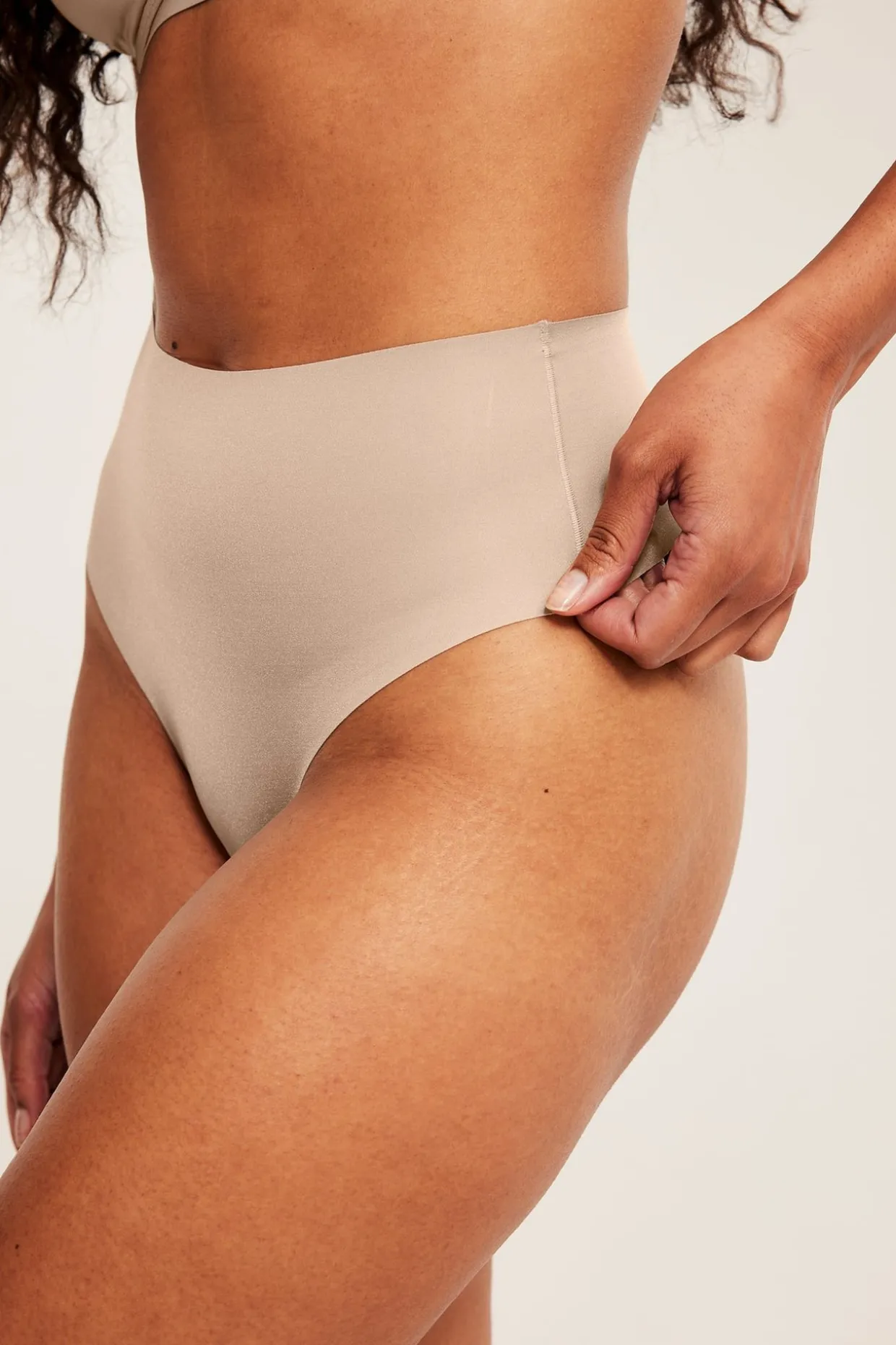 Stringit seamless light shape | Ruskea | Naiset | Kappahl