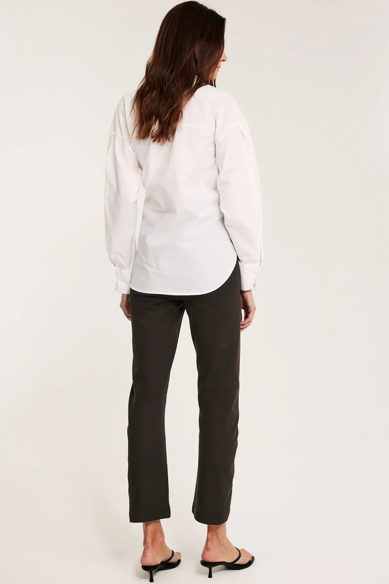 Suorat pull-on-housut | Tummanruskea | Naiset | Kappahl