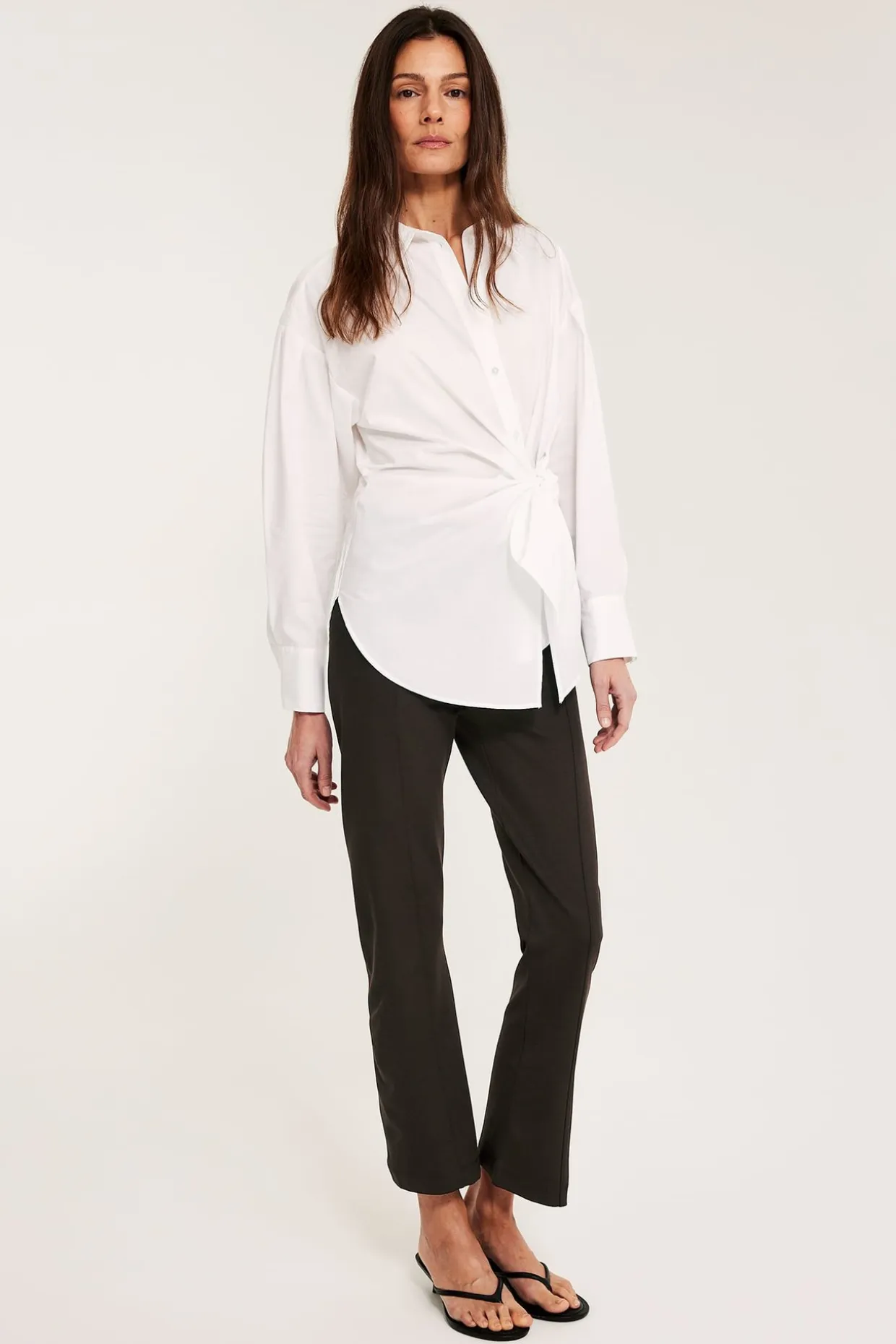 Suorat pull-on-housut | Tummanruskea | Naiset | Kappahl