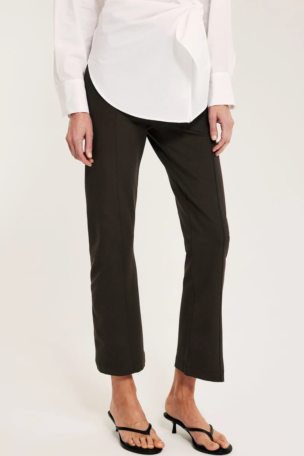 Suorat pull-on-housut | Tummanruskea | Naiset | Kappahl