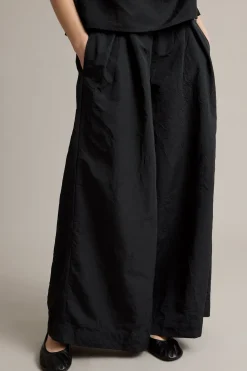 Tekstuuripintaiset housut wide fit | Musta | Naiset | Kappahl