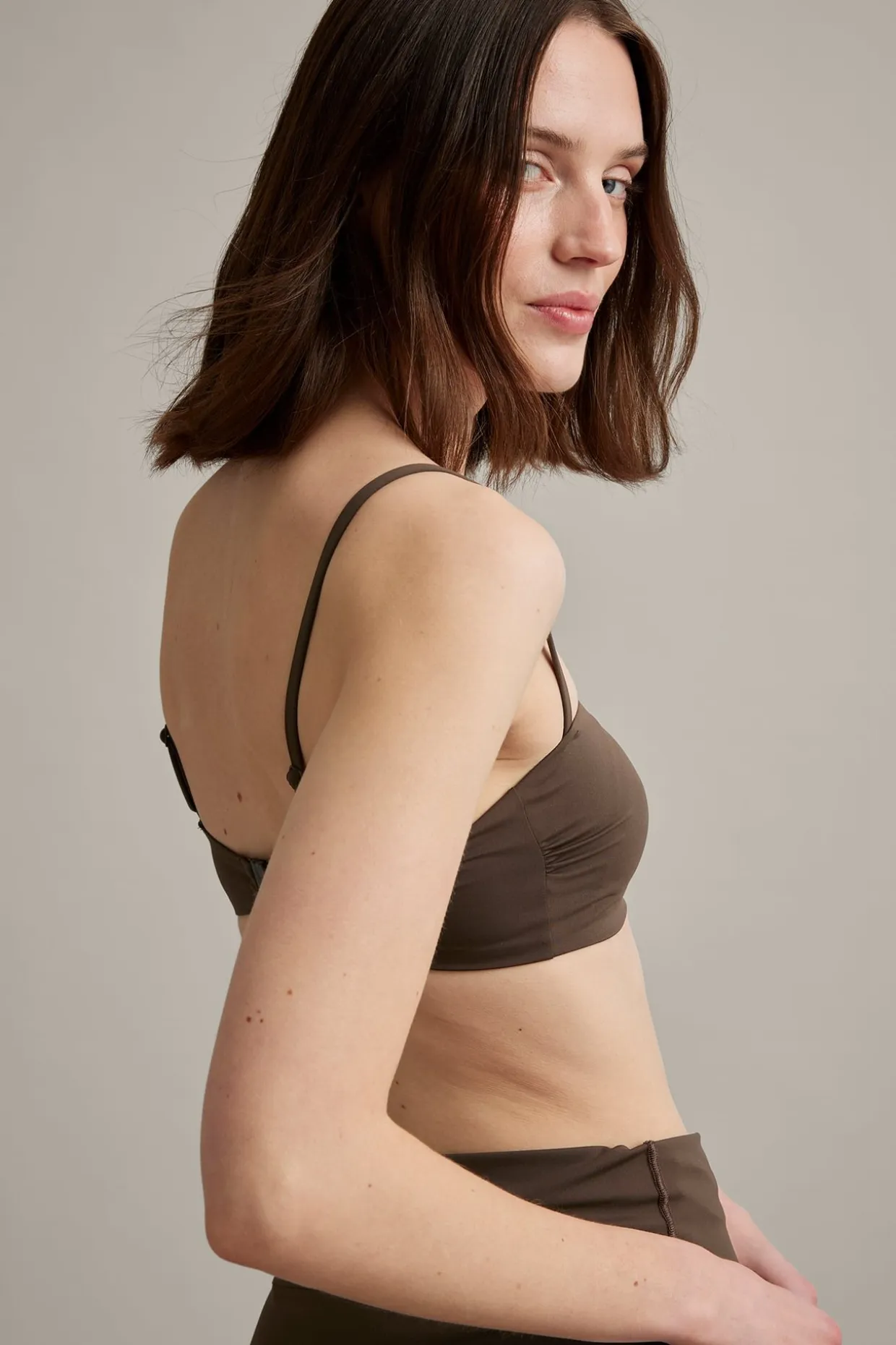 Topattu bandeau-bikiniyläosa | Tummanruskea | Naiset | Kappahl