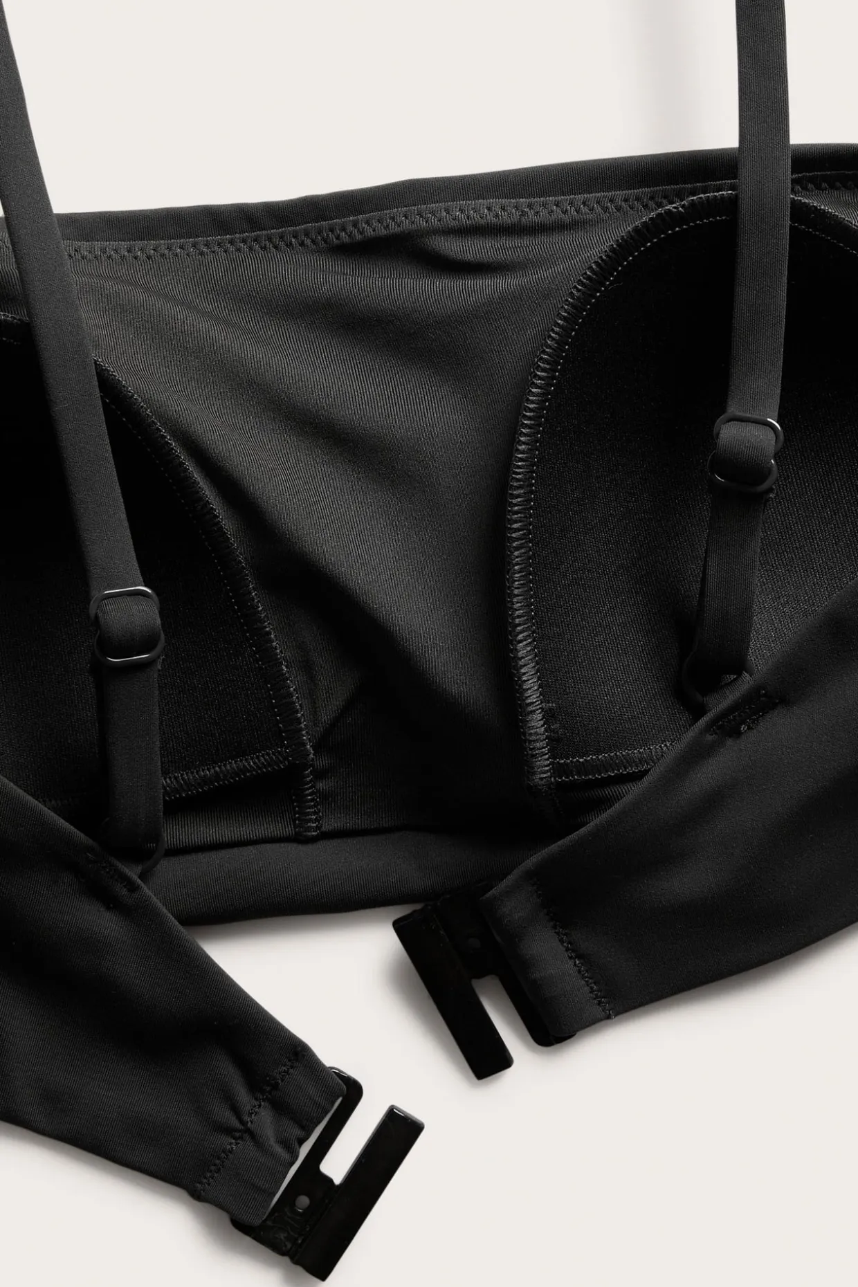 Topattu bandeau-bikiniyläosa | Musta | Naiset | Kappahl