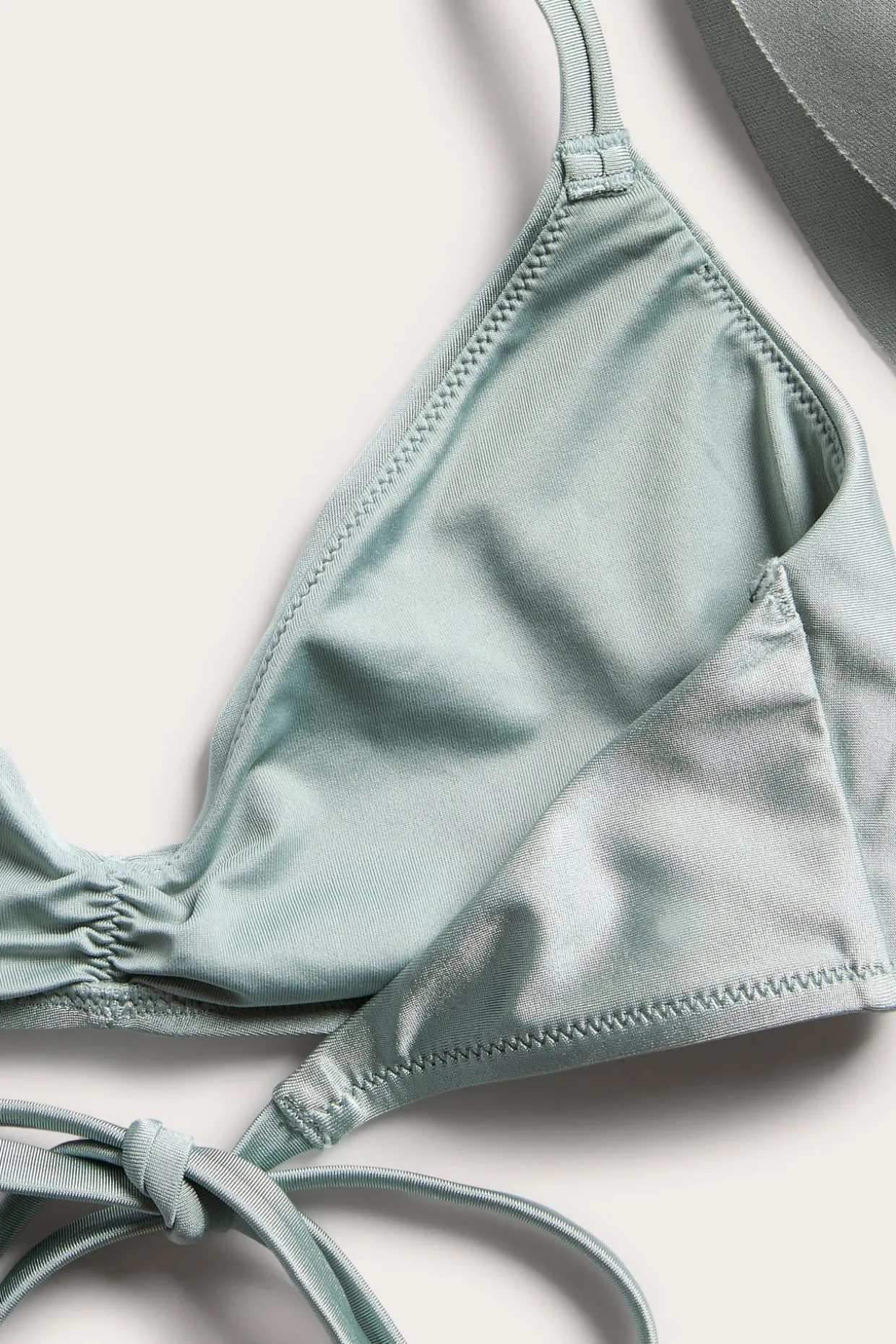 Topattu kolmiomallinen bikiniyläosa | Vaaleanvihreä | Naiset | Kappahl