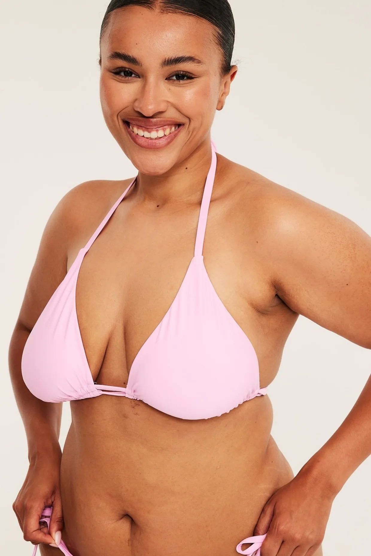 Topattu kolmiomallinen bikiniyläosa | Pinkki | Naiset | Kappahl